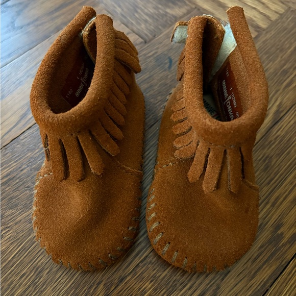 Minnetonka Velcro Back Flap Bootie - Picture 2 of 5